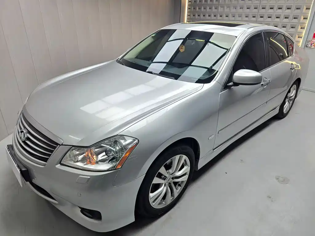 Infiniti M 2010