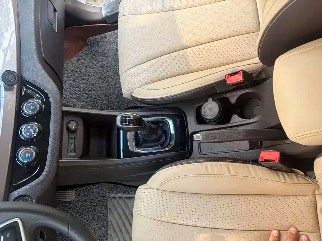 Baojun 310W — миниатюра 18