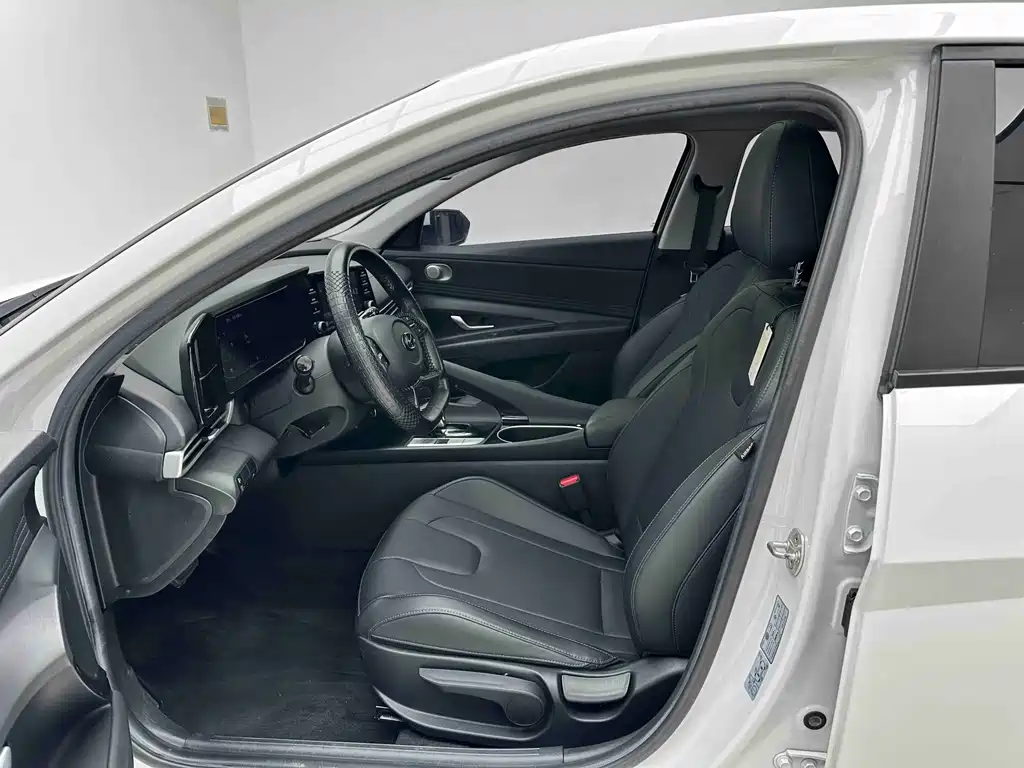 Hyundai Elantra — миниатюра 9