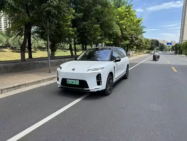 NIO ES8
