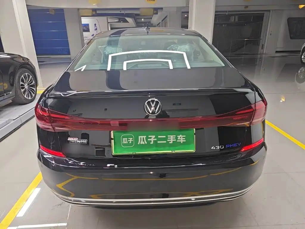 Volkswagen Passat PHEV — миниатюра 6