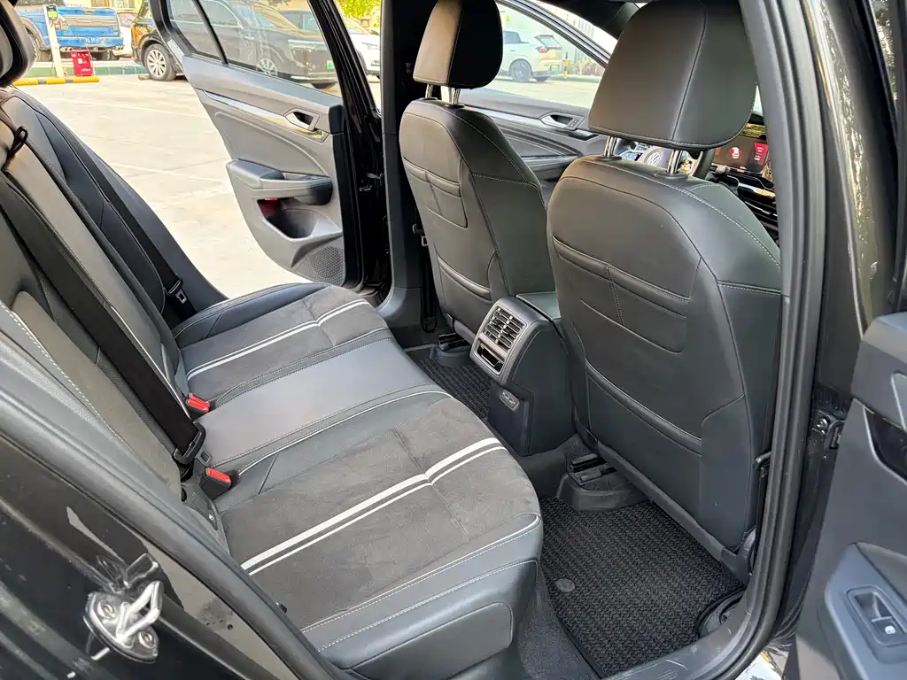Volkswagen Golf — миниатюра 18