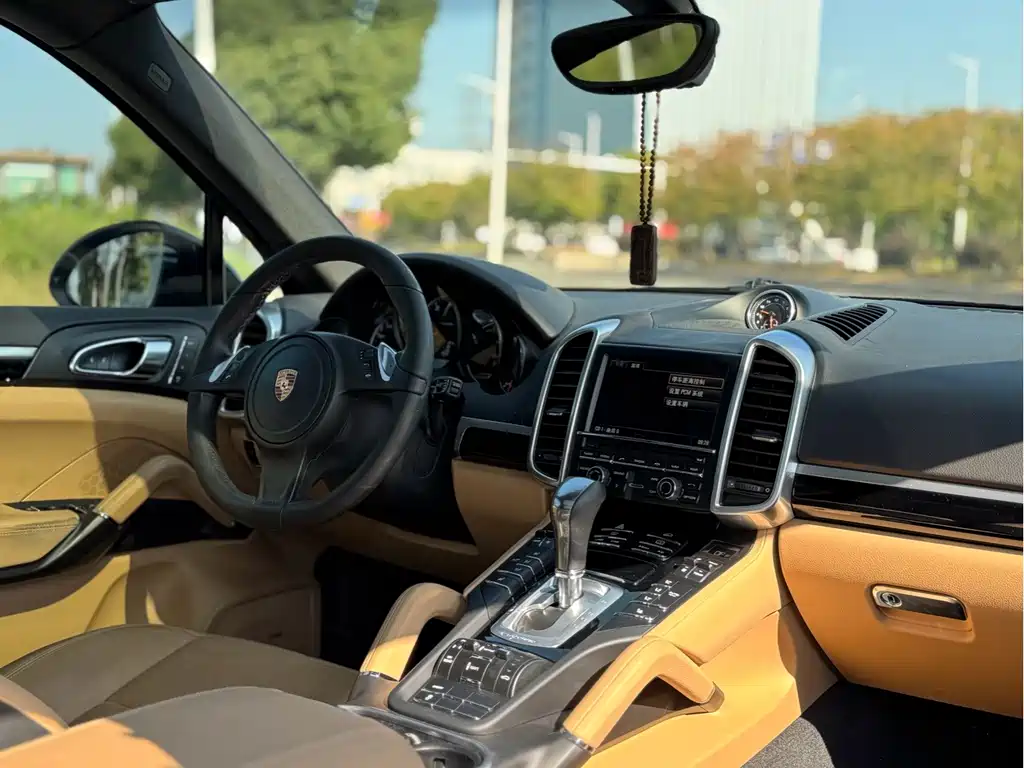 Porsche Cayenne — миниатюра 14