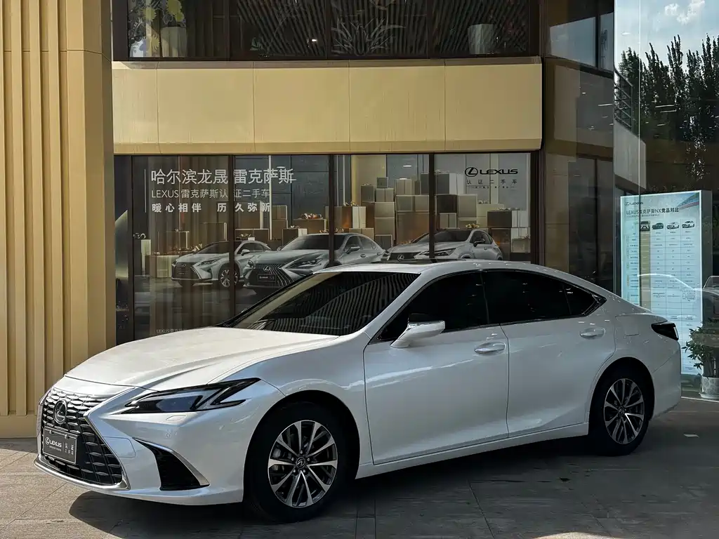 Lexus ES 2026