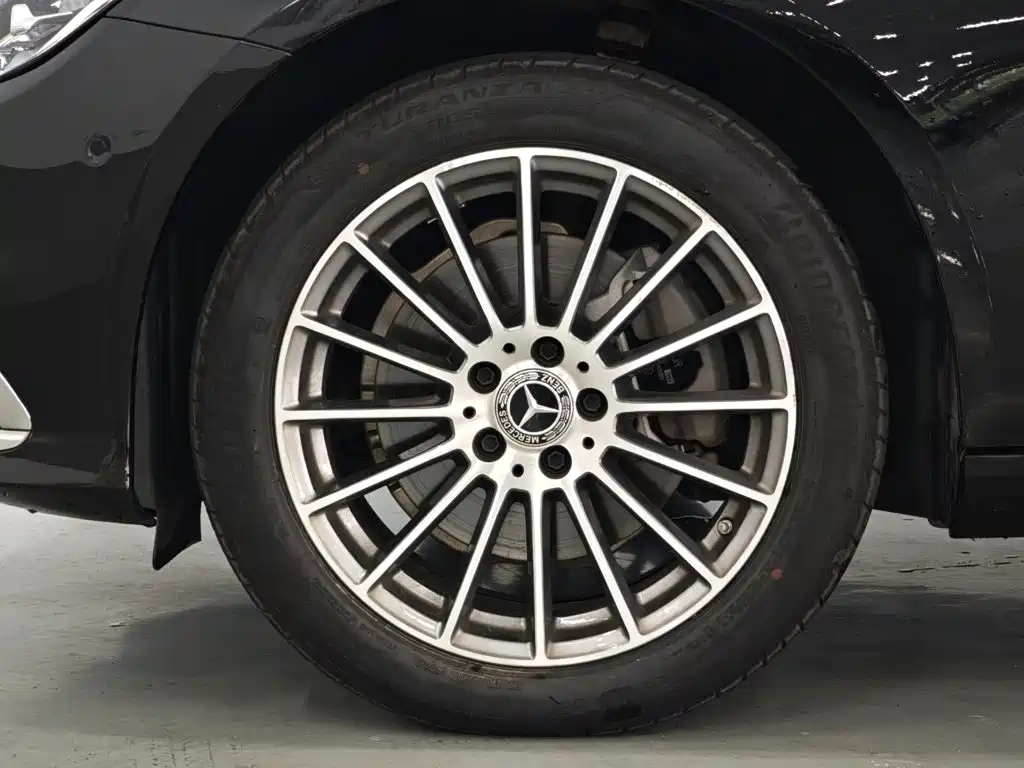 Mercedes-Benz E-Class — миниатюра 8