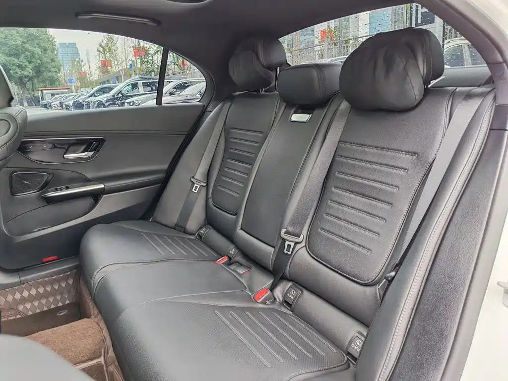 Mercedes-Benz C-Class — миниатюра 13