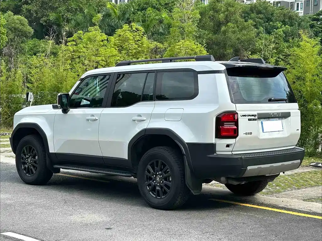 Toyota Land Cruiser Prado 2024 2.4T TX 5 мест