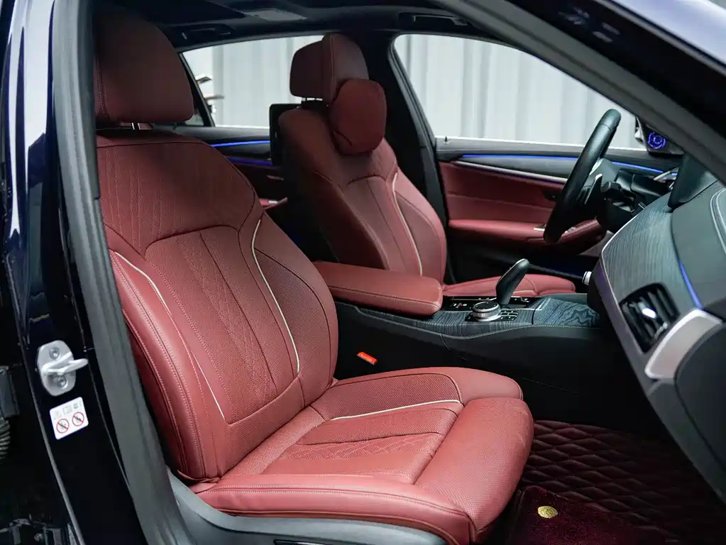BMW 5 Series — миниатюра 13