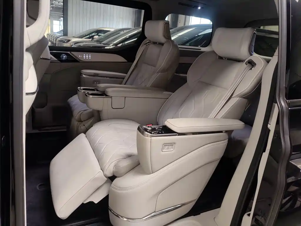 Volvo EM90 — миниатюра 6
