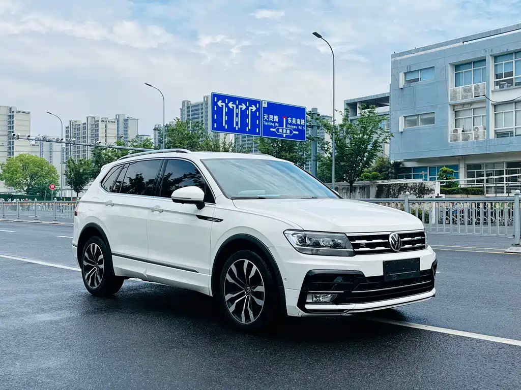 Volkswagen Tiguan L L 2021 330TSI AT R-Line