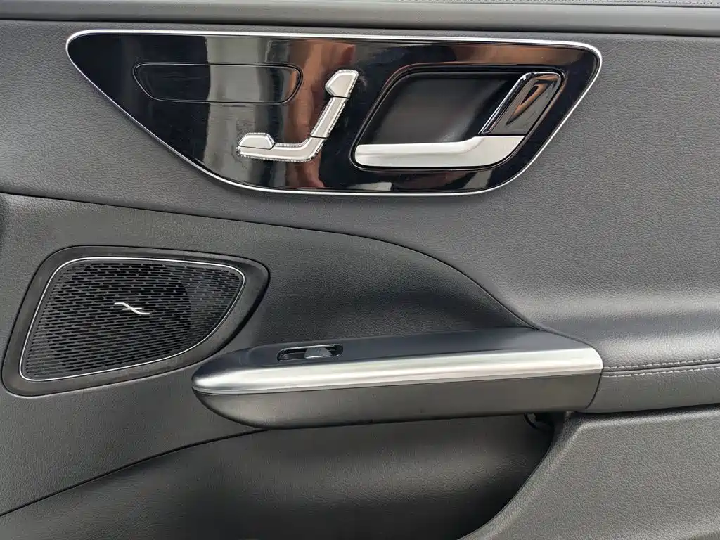 Mercedes-Benz C-Class — миниатюра 27