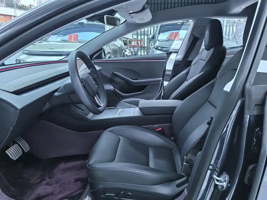 Tesla Model 3 — миниатюра 6