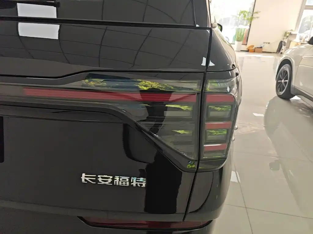 Ford Edge — миниатюра 8