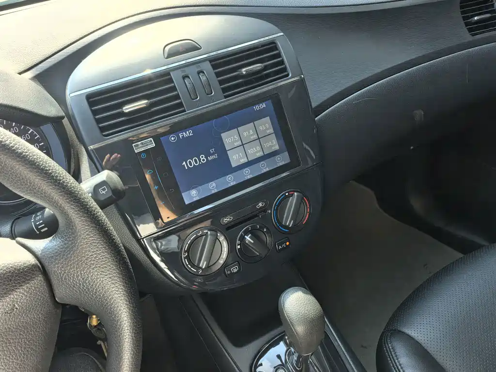 Nissan Tiida — миниатюра 13