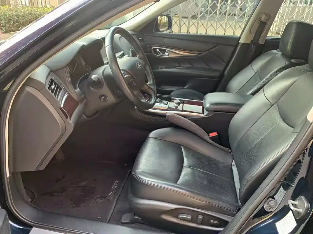 Infiniti Q70 — миниатюра 7