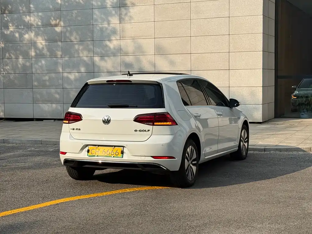 Volkswagen Golf EV — миниатюра 20