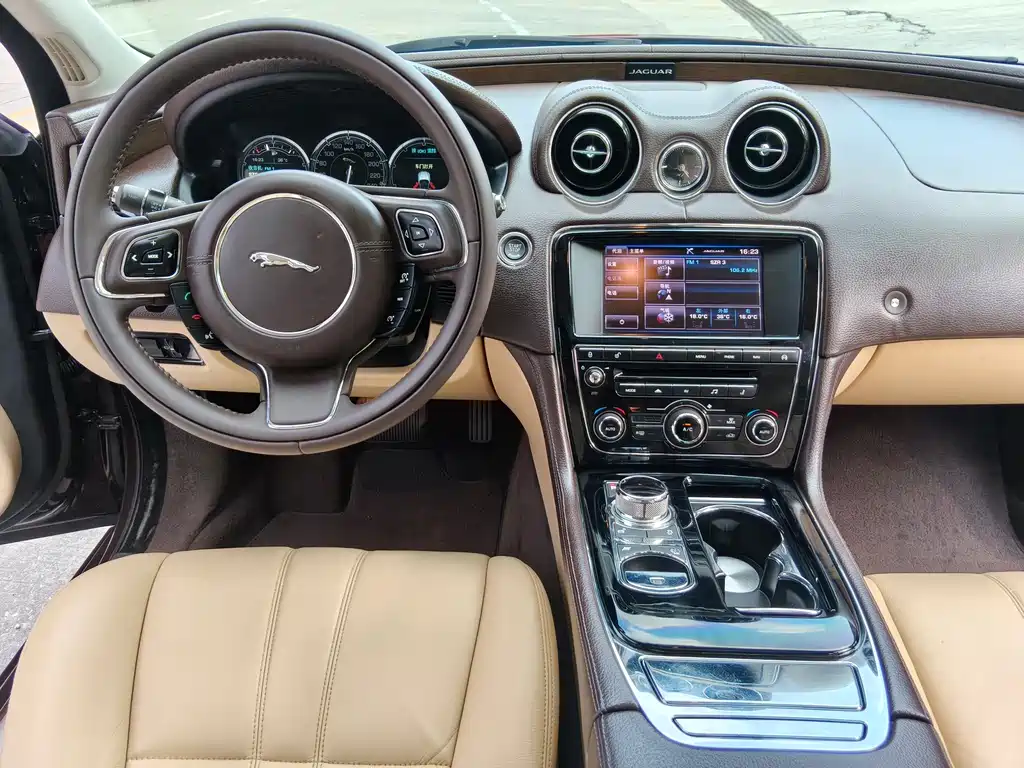 Jaguar XJ — миниатюра 9