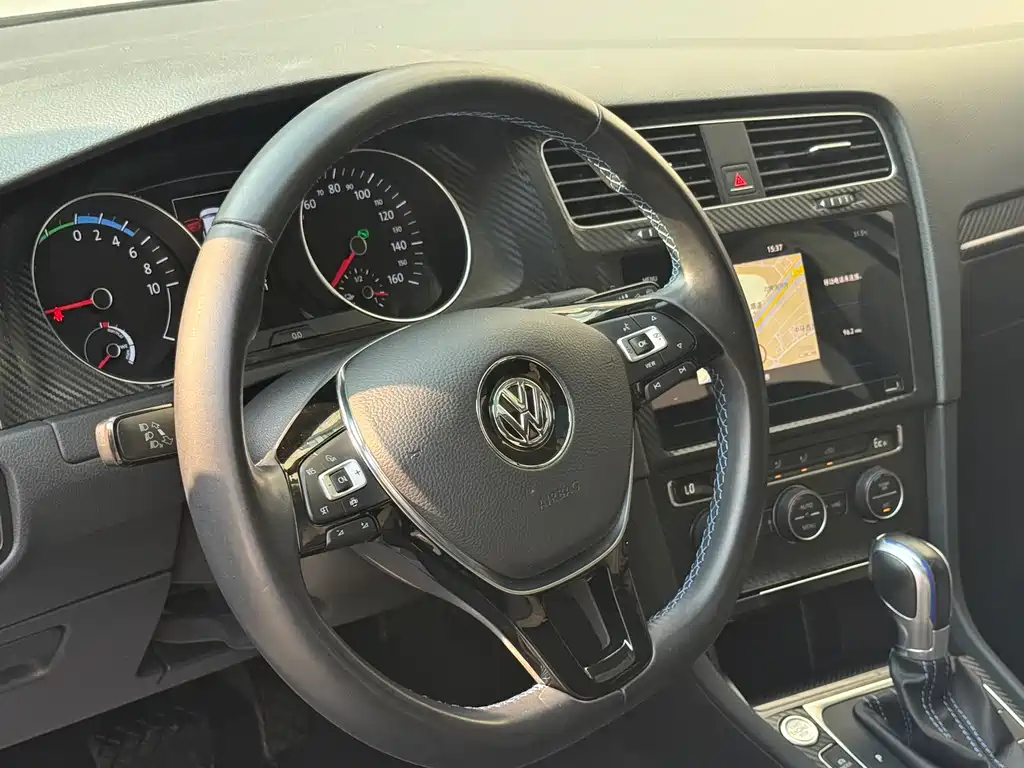 Volkswagen Golf EV — миниатюра 7