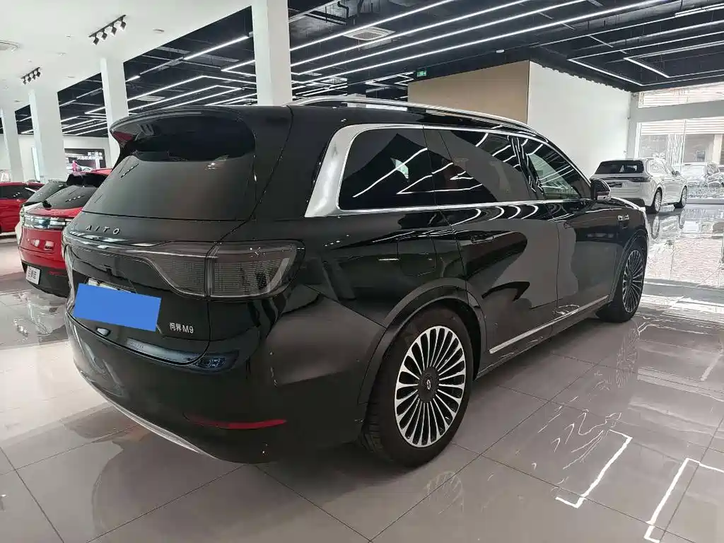 Aito M9 2025 Ultra 52kWh 5 мест (192 ）