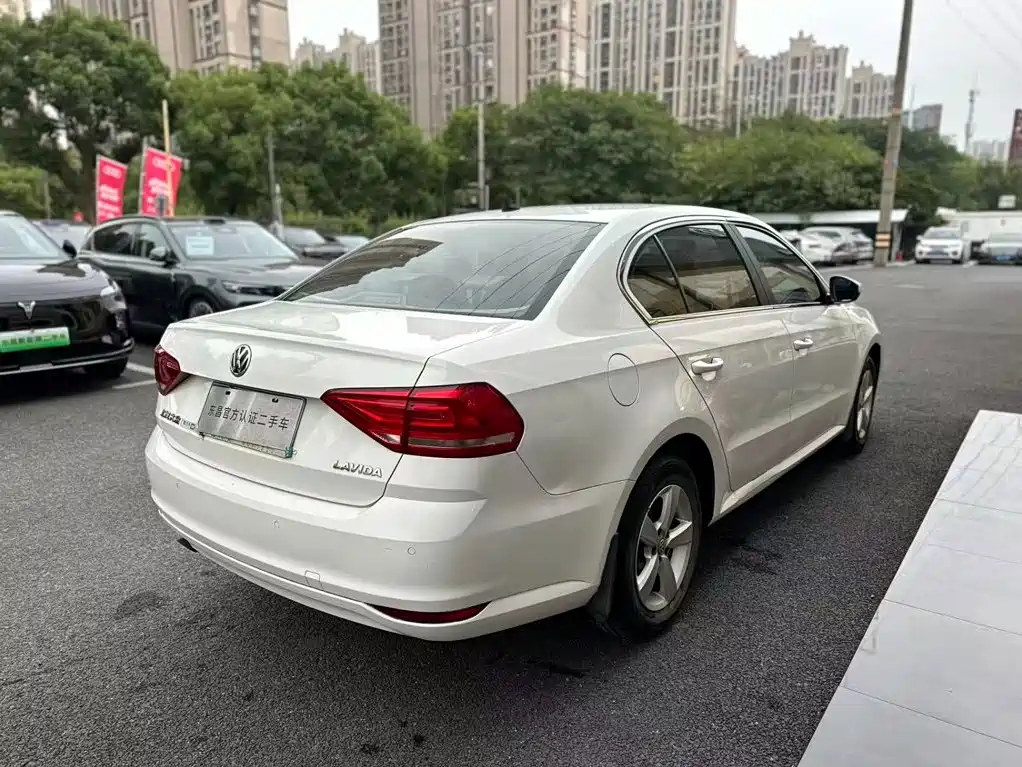 Volkswagen Lavida — миниатюра 3