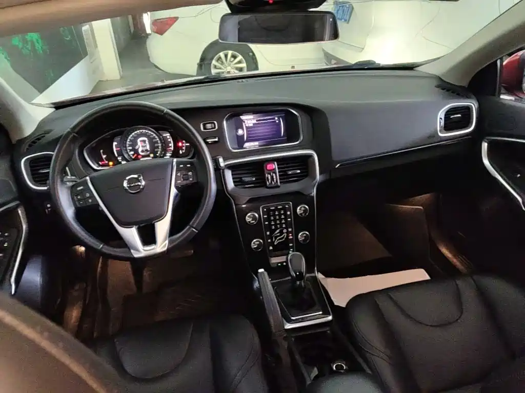 Volvo V40 — миниатюра 10
