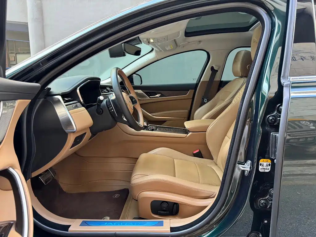 Jaguar XFL — миниатюра 4