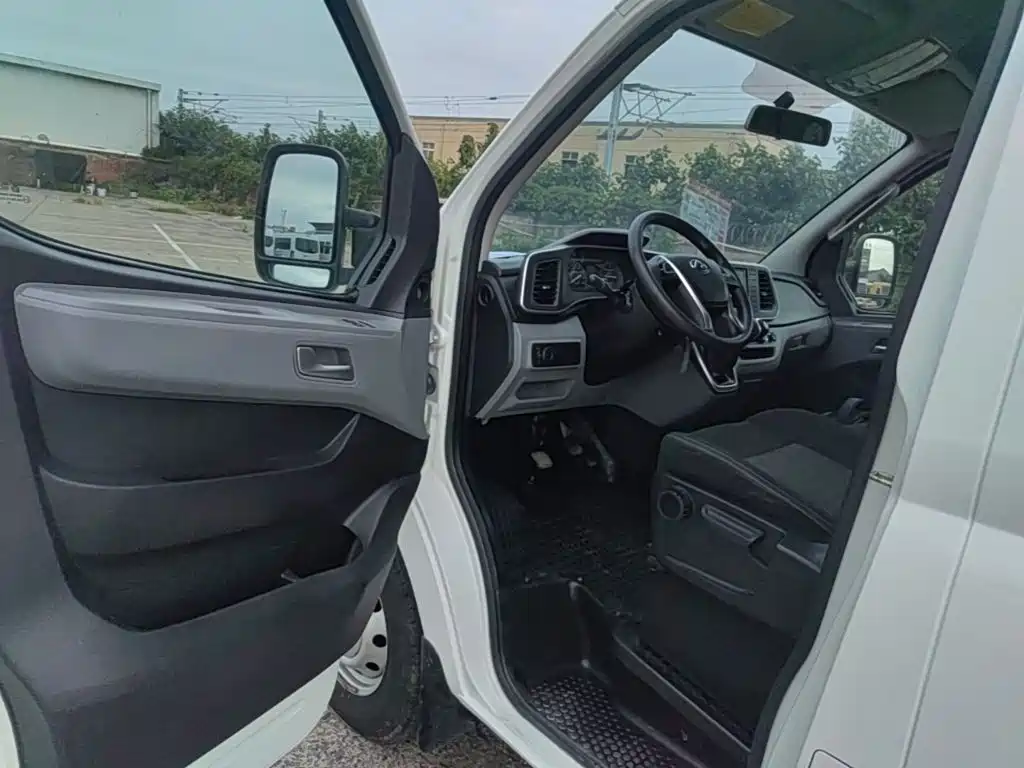 MAXUS V80 — миниатюра 16