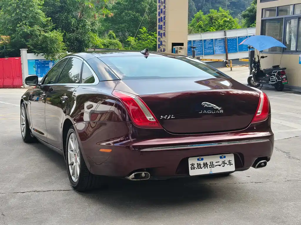 Jaguar XJ — миниатюра 6