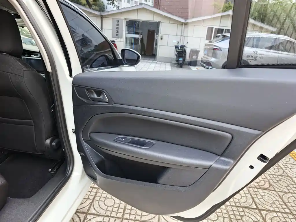 Peugeot 408 — миниатюра 10