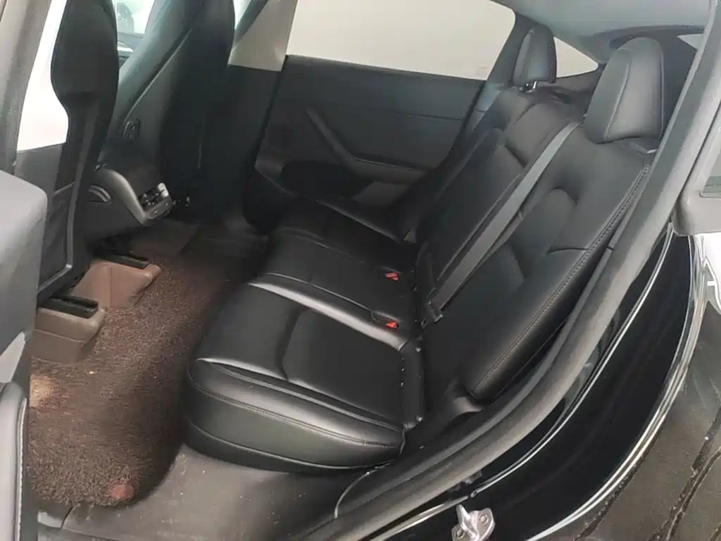 Tesla Model Y — миниатюра 17