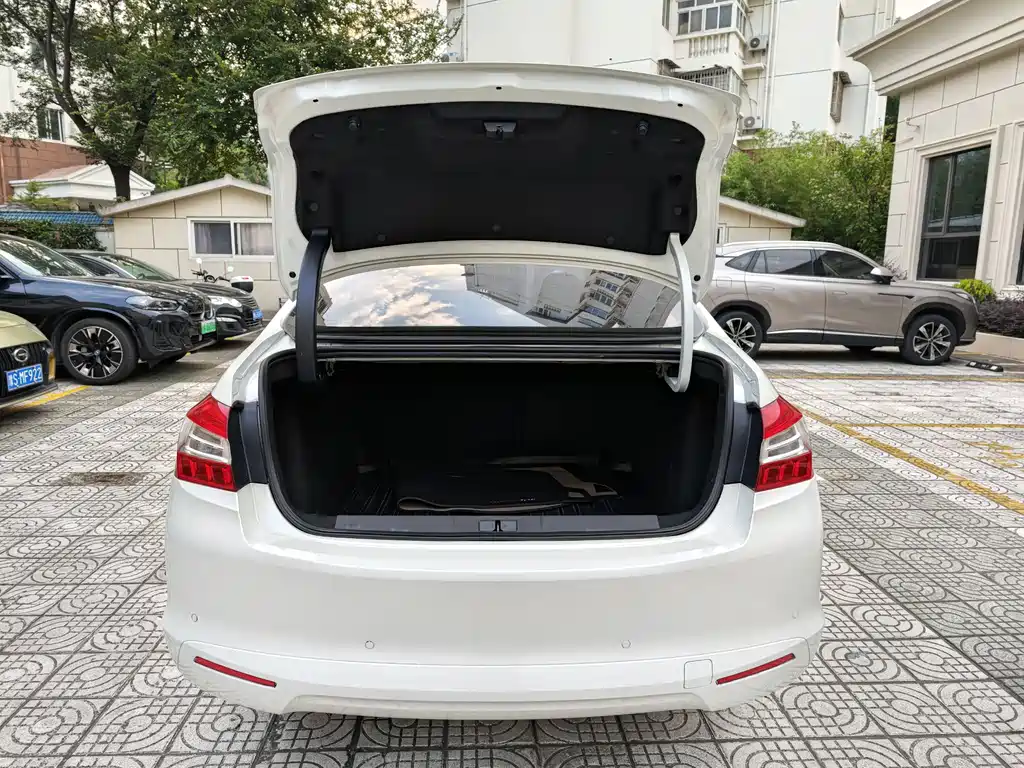 Peugeot 408 — миниатюра 12
