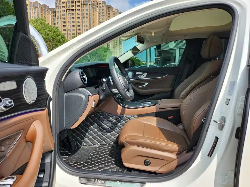 Mercedes-Benz E-Class — миниатюра 6