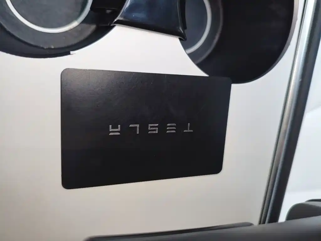 Tesla Model 3 — миниатюра 17