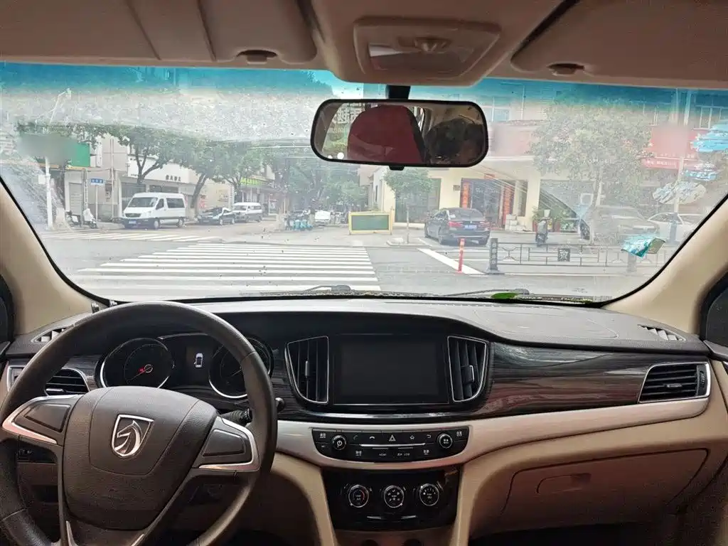 Baojun 730 2016 1.5L MT Comfort 7 мест V