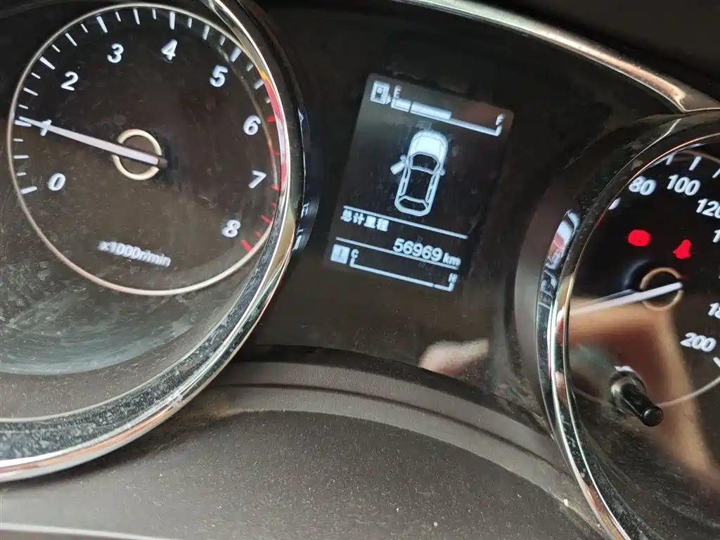 Baojun 730 2016 1.5L MT Comfort 7 мест V