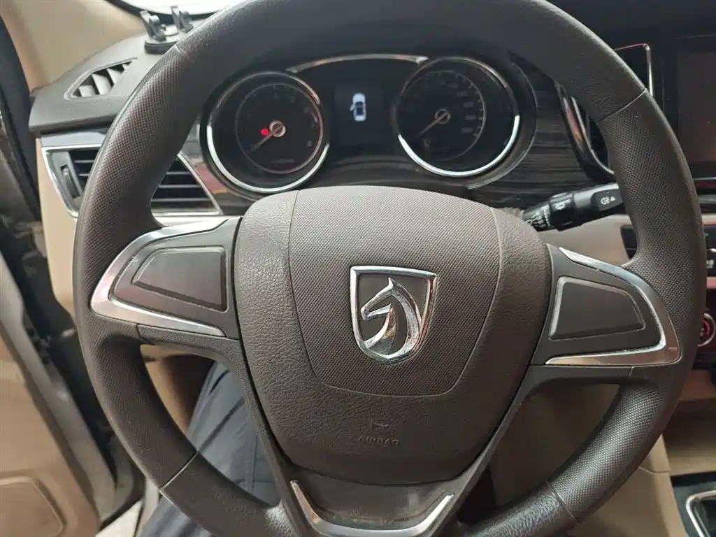 Baojun 730 2016 1.5L MT Comfort 7 мест V