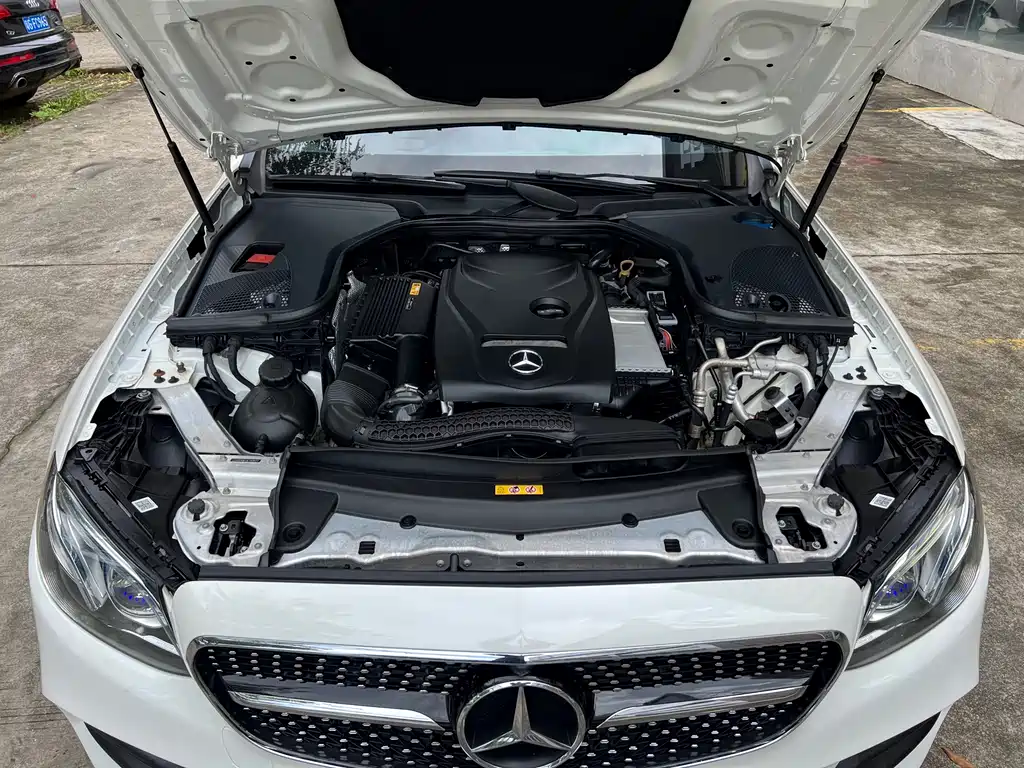Mercedes-Benz E-Class — миниатюра 9