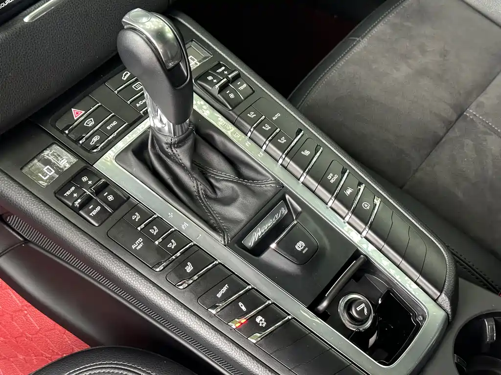Porsche Macan — миниатюра 13