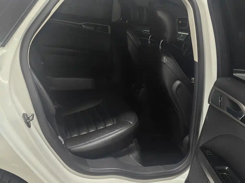 Ford Mondeo — миниатюра 9