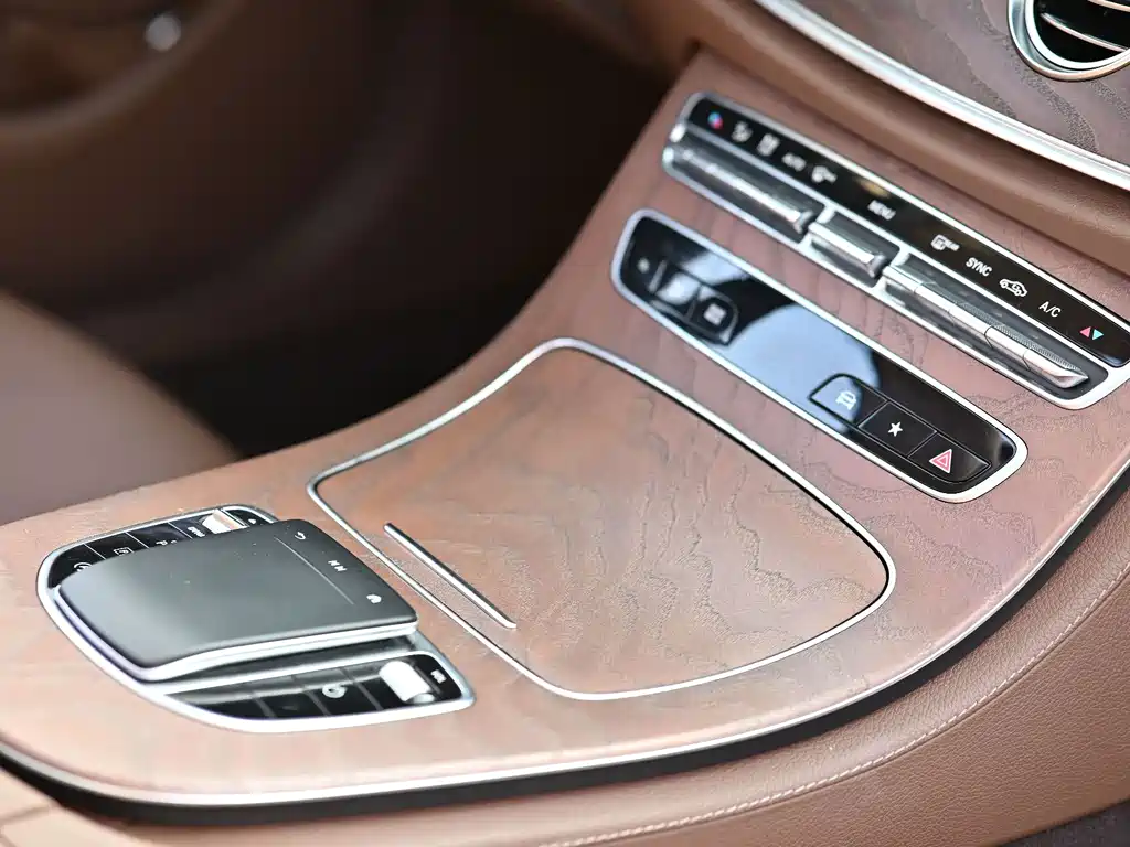 Mercedes-Benz E-Class — миниатюра 10