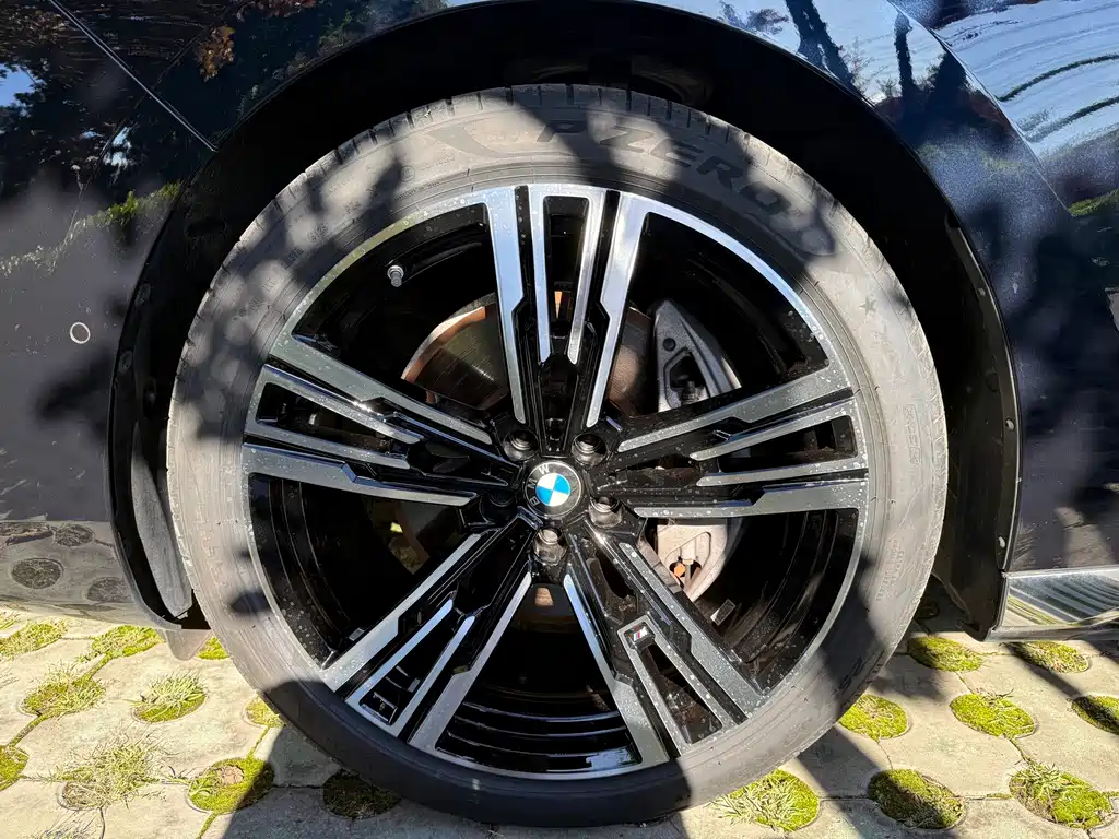 BMW 7 Series — миниатюра 9