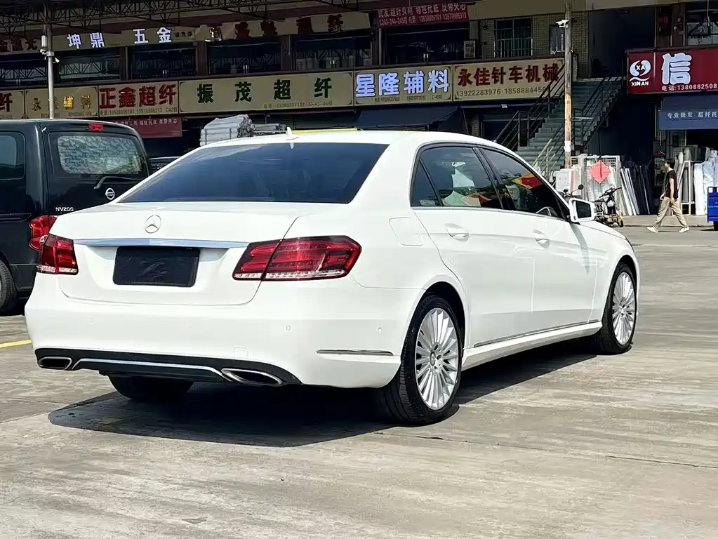 Mercedes-Benz E-Class — миниатюра 7