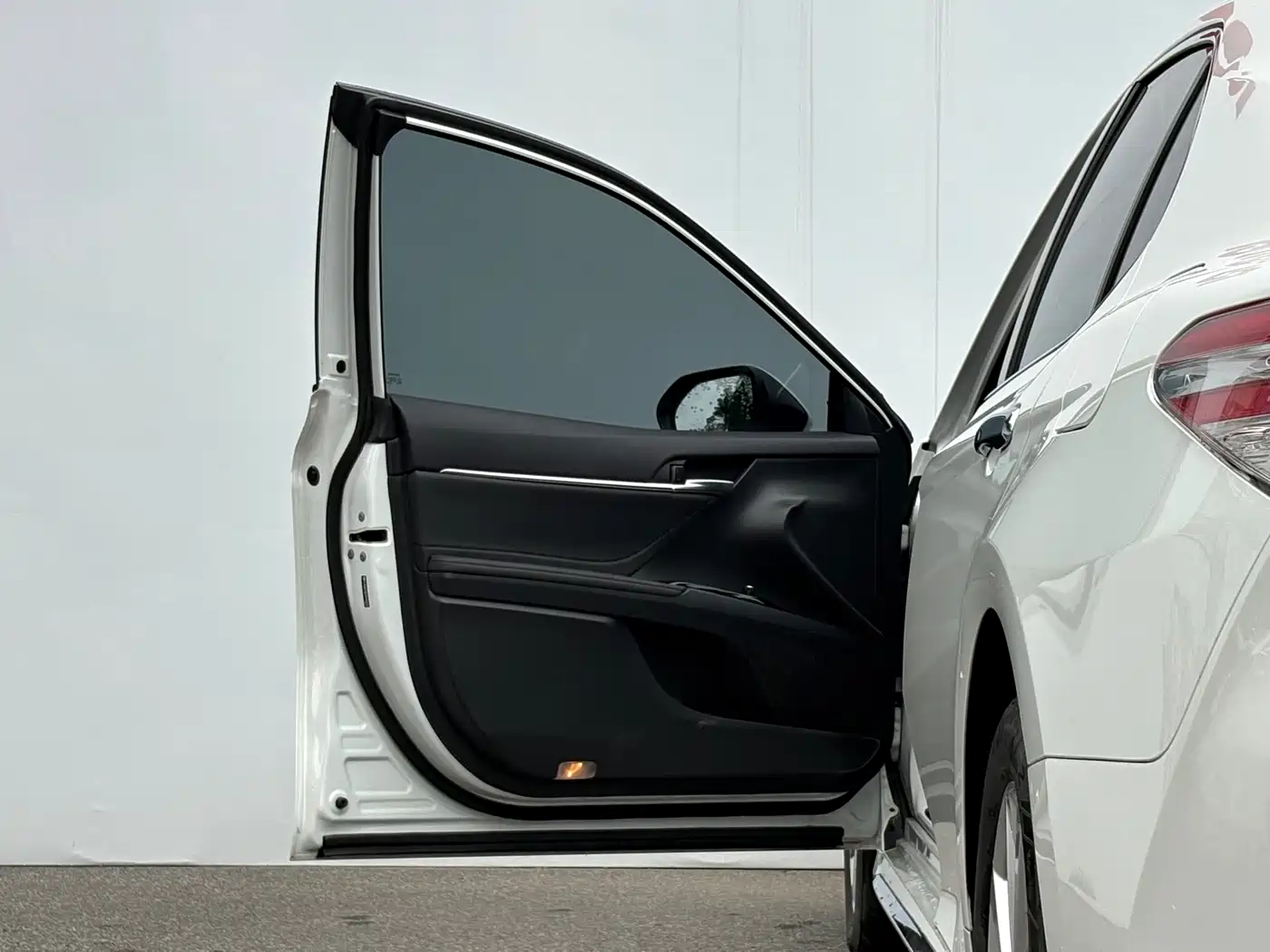 Toyota Camry 2023 Белый из Китая, фото 3