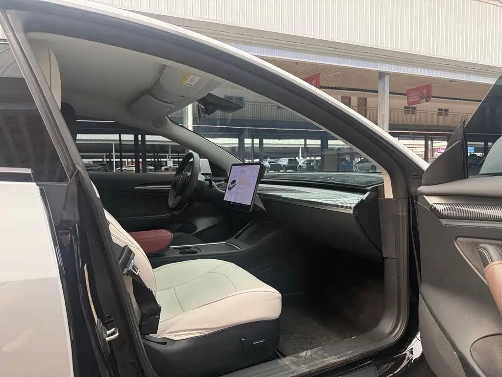 Tesla Model 3 — миниатюра 8