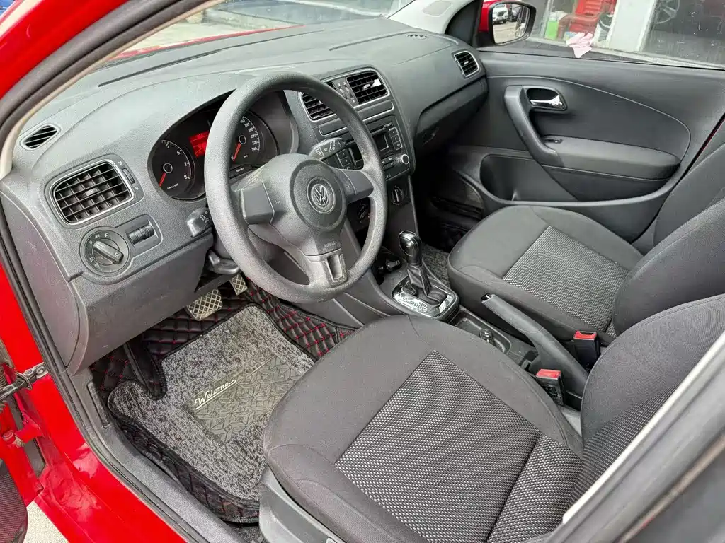Volkswagen Polo 2011 1.6L AT