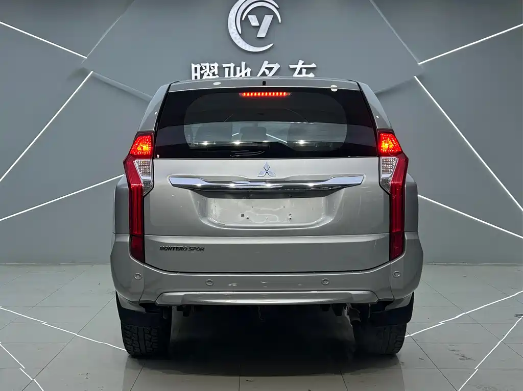 MITSUBISHI PAJERO JINCHANG