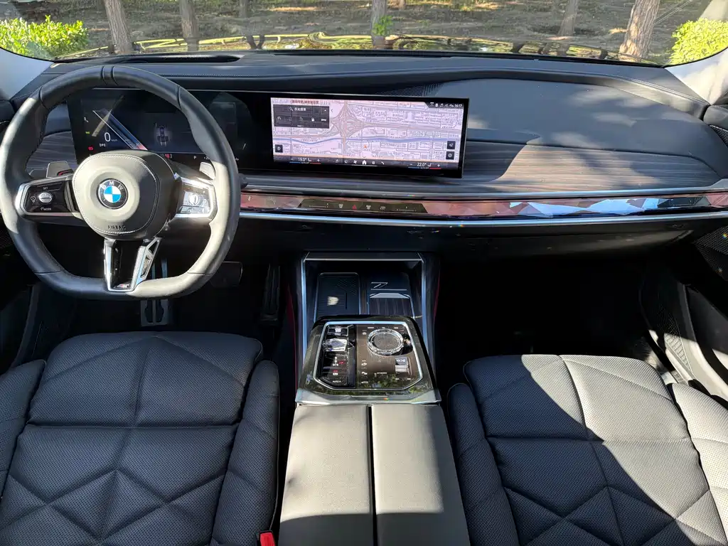 BMW 7 Series — миниатюра 8