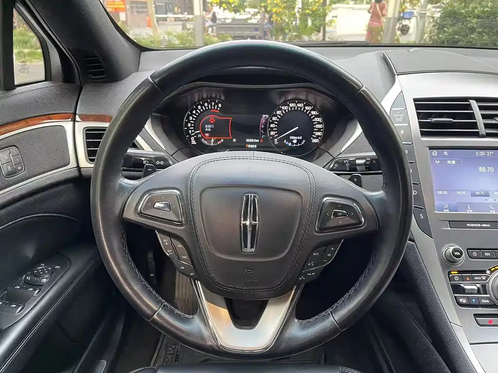 Lincoln MKZ — миниатюра 10