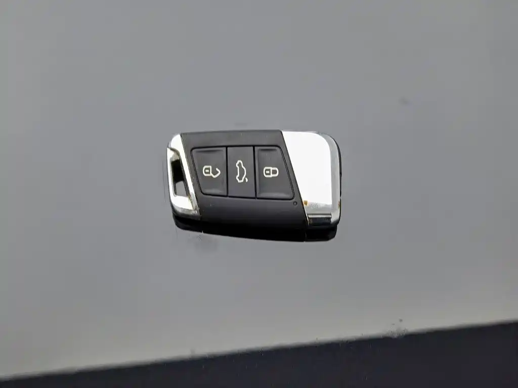 Volkswagen Passat PHEV — миниатюра 19