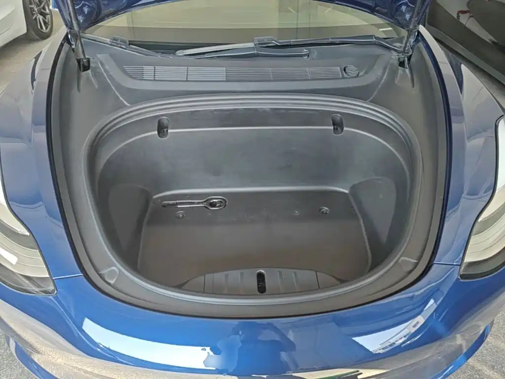 Tesla Model 3 — миниатюра 20